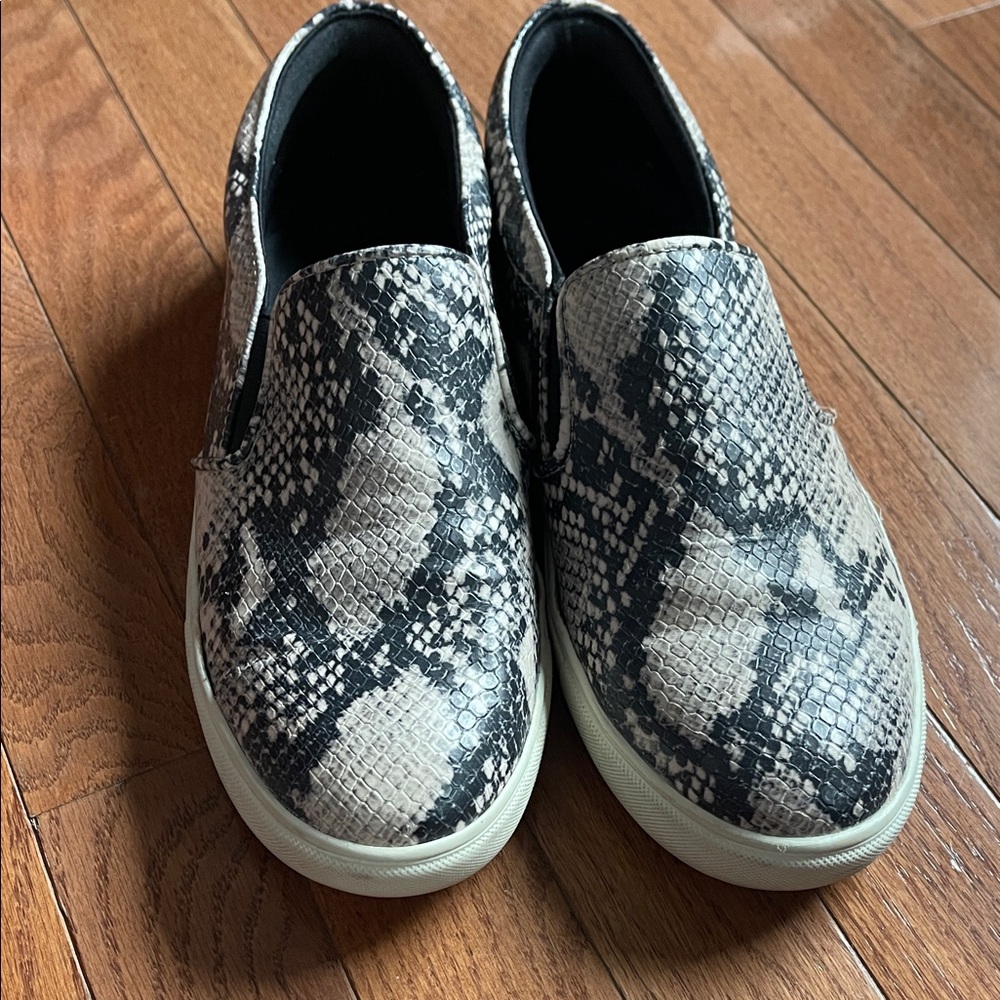 a new day Black and Gray Snake Print Slip-On Shoes